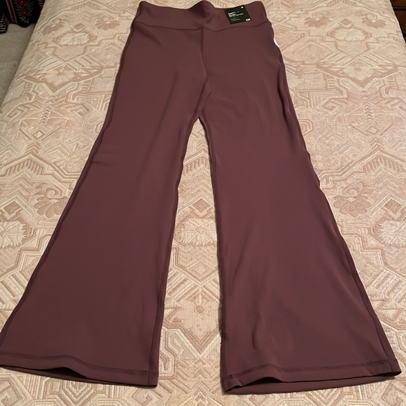 GapFit Rib Sky High Studio Purple Flare Leggings/NWT/M - Picture 5 of 13